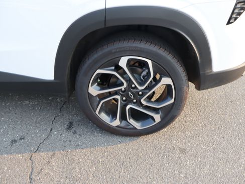 Used 2026 Chevrolet Trax RS w/ Sunroof Package FWD image 40