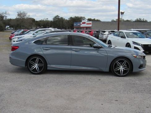 Used 2021 Honda Accord Touring image 2