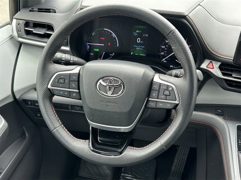 Used 2022 Toyota Sienna XSE image 45