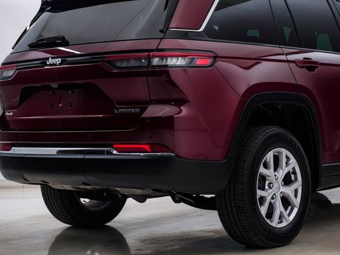 Used 2022 Jeep Grand Cherokee Limited image 12