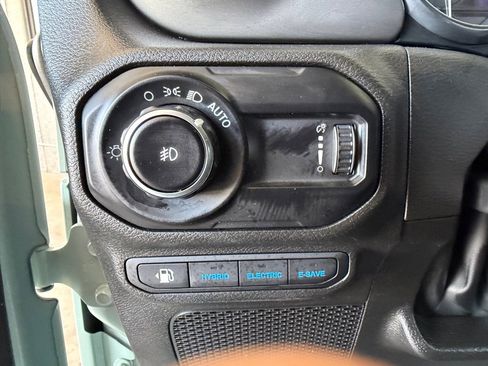 Used 2023 Jeep Wrangler Unlimited AWD/4WD image 17