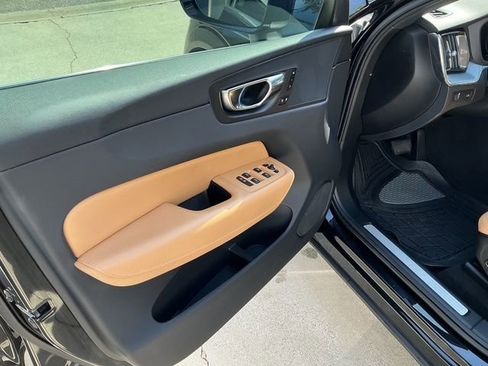 Used 2020 Volvo XC60 T5 Momentum image 7