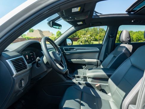 Used 2023 Volkswagen Atlas Cross Sport SE w/ Panoramic Sunroof Package FWD image 23
