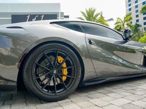 Used 2020 Ferrari 812 Superfast RWD image 33