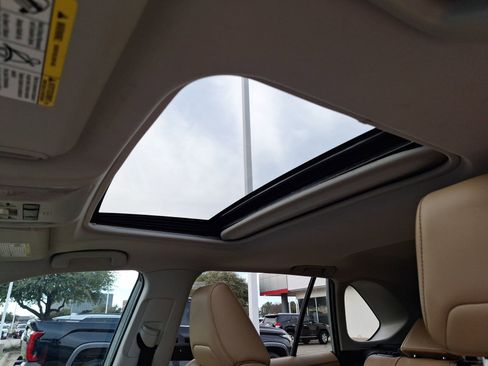 Used 2022 Toyota RAV4 XLE Premium image 29