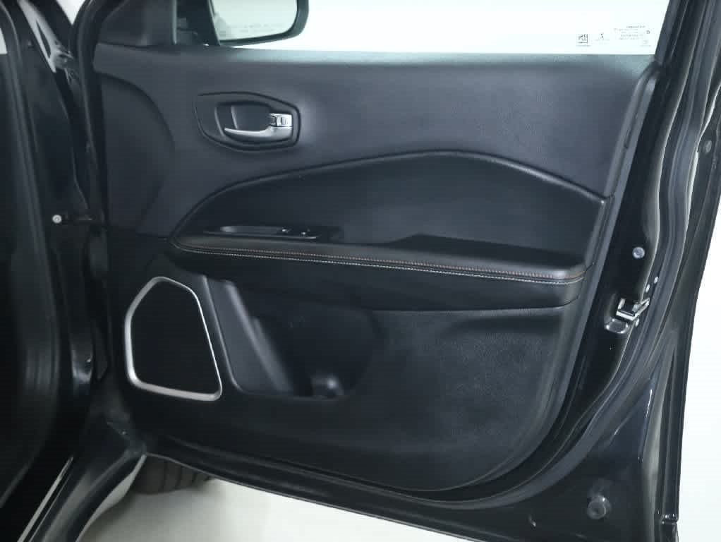 Used 2018 Jeep Compass Latitude FWD image 29