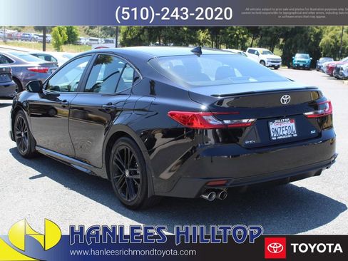 Used 2025 Toyota Camry SE FWD image 9