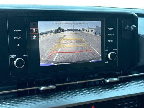 Used 2024 Kia Carnival LX FWD image 23