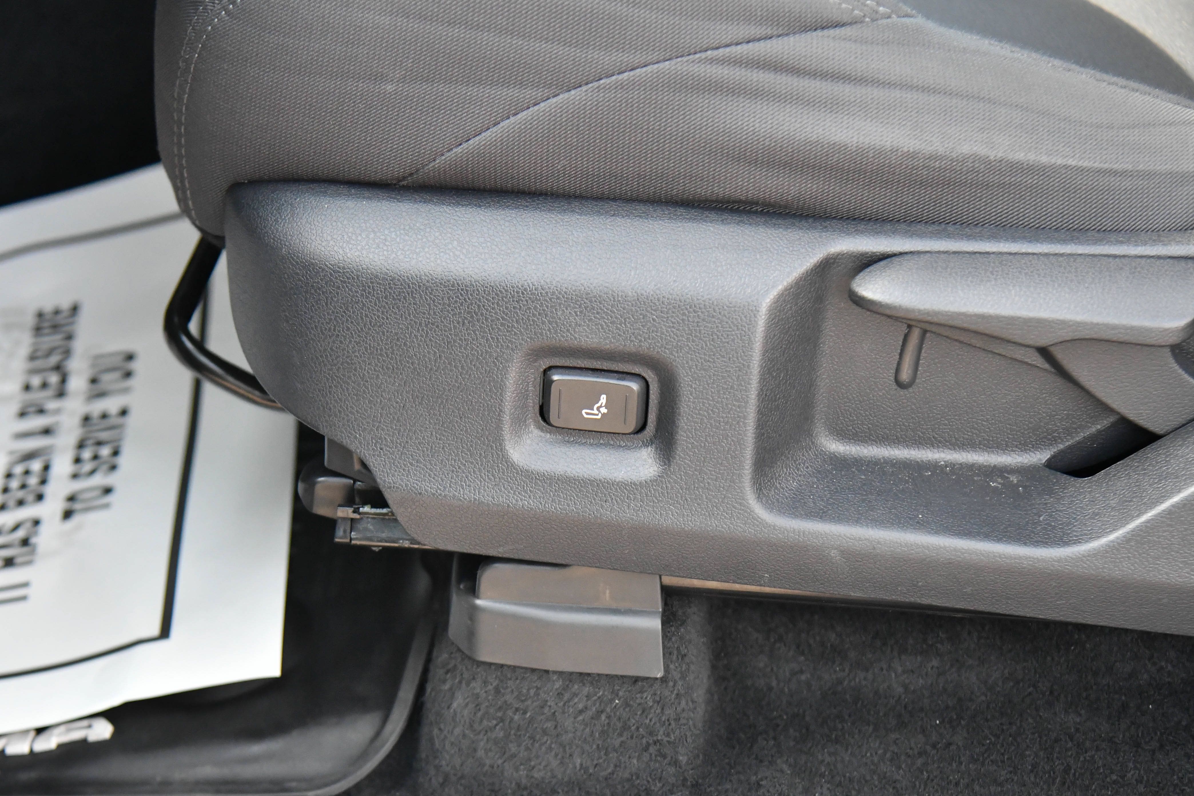 Used 2025 Toyota Tacoma SR5 AWD/4WD image 16