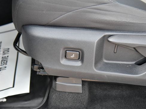 Used 2025 Toyota Tacoma SR5 AWD/4WD image 16