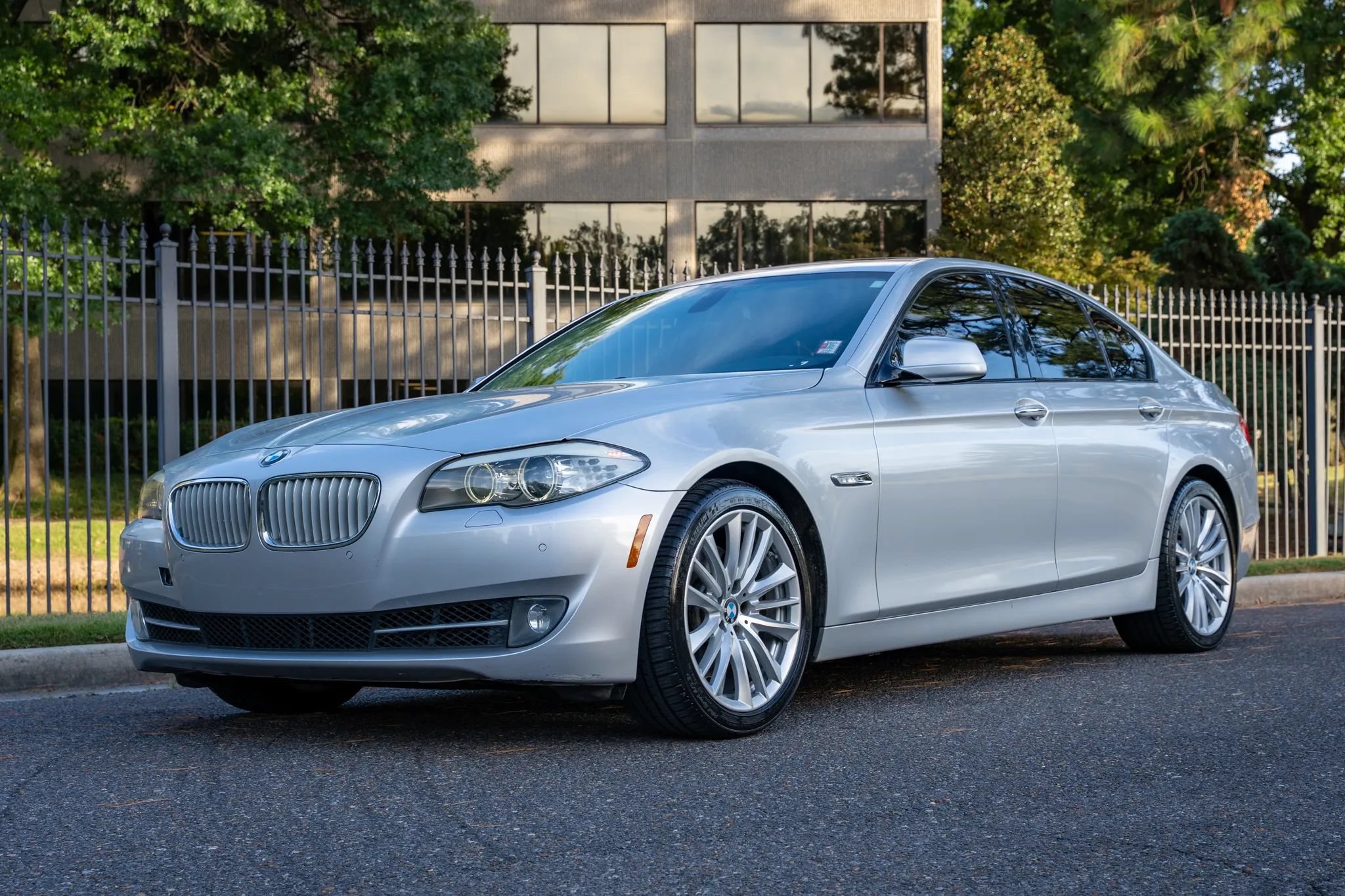 Used 2011 BMW 550i Sedan RWD image 1