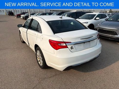 Used 2013 Chrysler 200 Touring FWD image 9