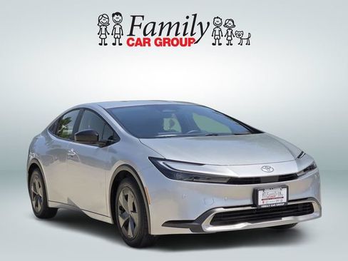 Certified 2024 Toyota Prius Prime FWD image 2