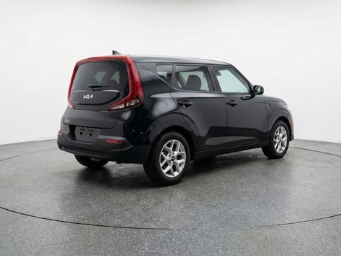 Used 2025 Kia Soul LX w/ LX Technology Package FWD image 9
