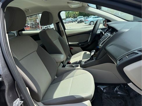 Used 2014 Ford Focus SE FWD image 32
