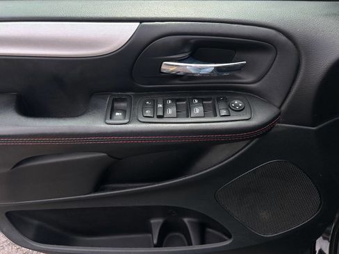 Used 2016 Dodge Grand Caravan R/T image 7