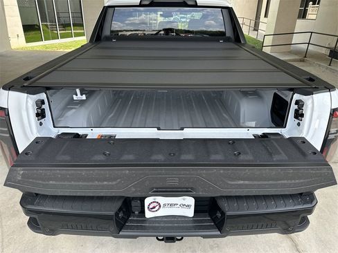 New 2026 GMC Sierra EV Elevation w/ LPO, Elevation Dark Package image 29