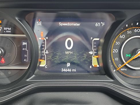 Used 2024 Jeep Wrangler Unlimited Sahara w/ Technology Group AWD/4WD image 7
