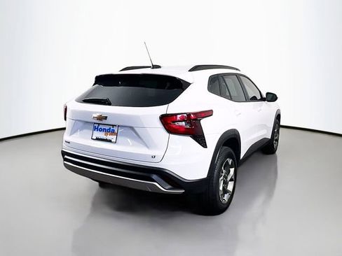 Used 2025 Chevrolet Trax LT w/ LT Convenience Package image 23