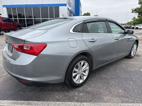Used 2025 Chevrolet Malibu LT FWD image 2