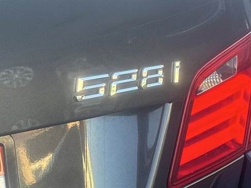 Used 2012 BMW 528i Sedan image 8
