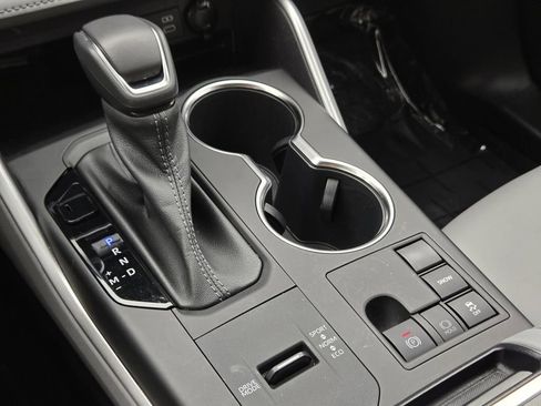 Used 2023 Toyota Highlander XLE image 16