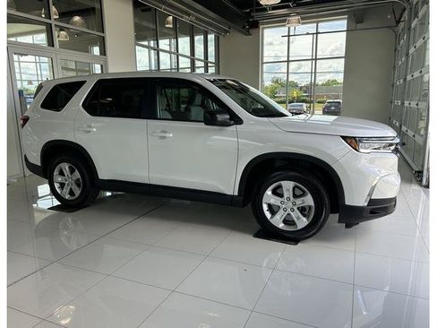 Used 2023 Honda Pilot LX image 6