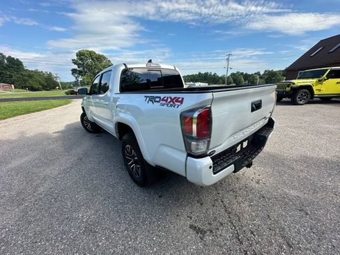 Used 2023 Toyota Tacoma TRD Sport w/ Technology Package AWD/4WD image 3