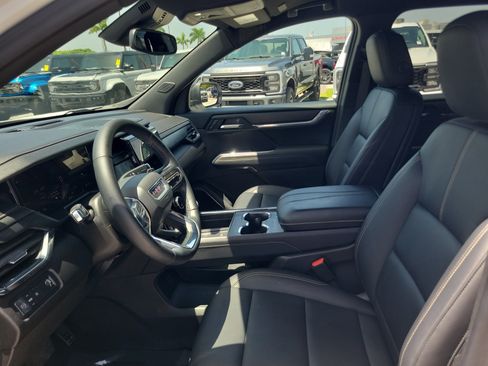 Used 2024 GMC Acadia Elevation w/ Luxury Package FWD image 12