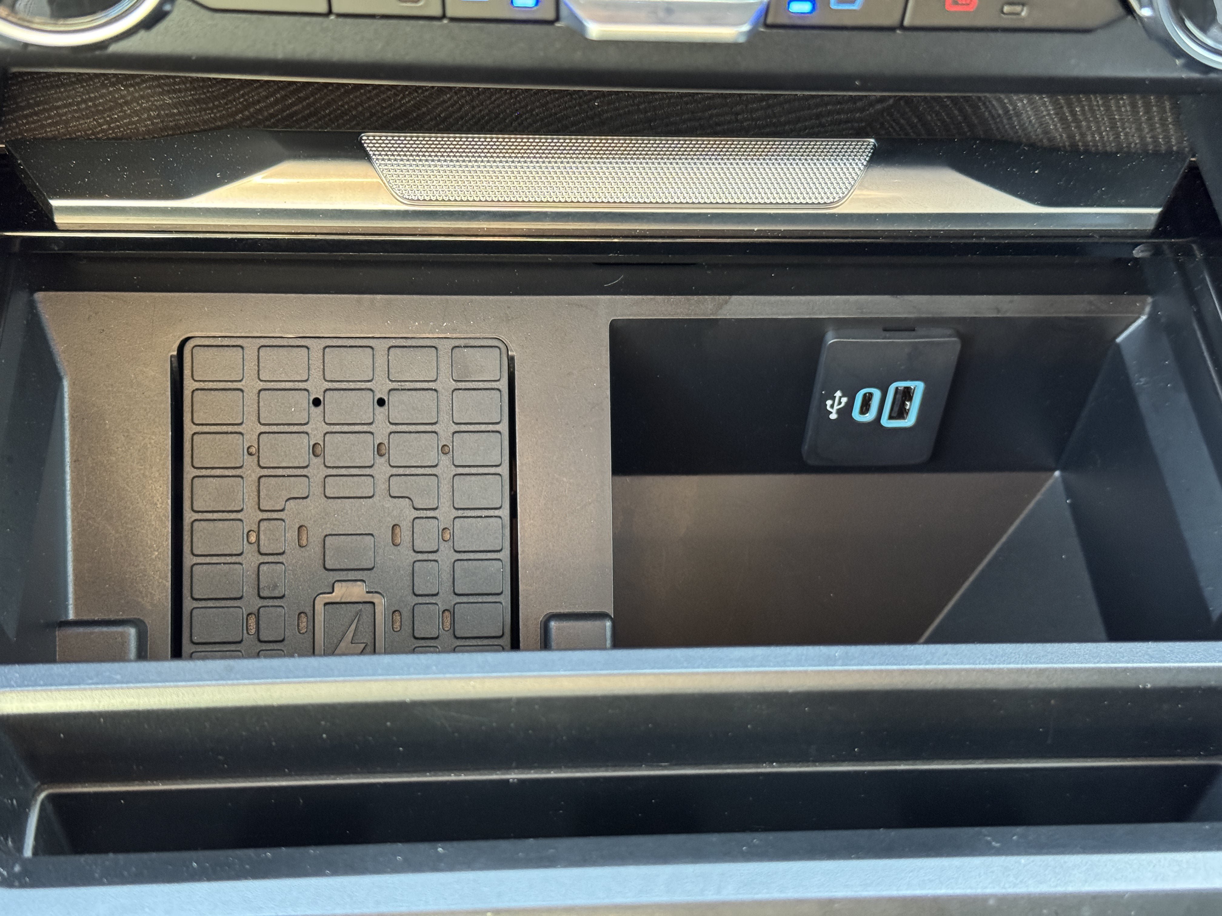 Used 2024 Ford F350 Platinum AWD/4WD image 19