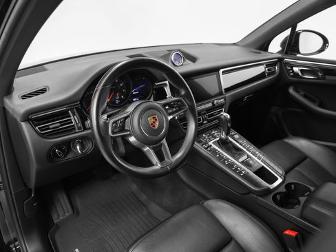 Certified 2021 Porsche Macan AWD/4WD image 4