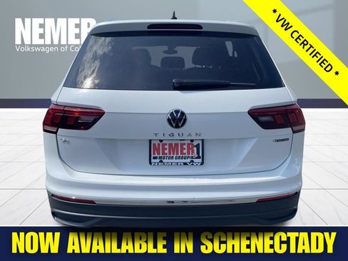 Used 2023 Volkswagen Tiguan SE w/ Panoramic Sunroof Package AWD/4WD image 4