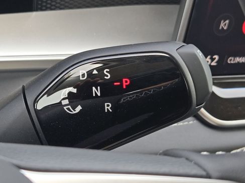 New 2026 Volkswagen Tiguan SE FWD image 17