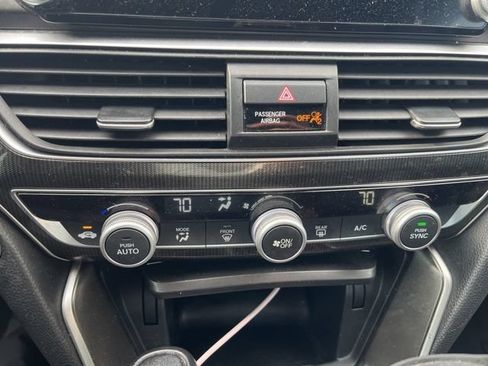 Used 2018 Honda Accord Sport image 14