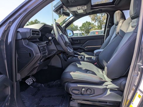 Used 2025 Toyota Tacoma TRD Pro AWD/4WD image 15
