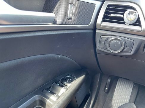 Used 2020 Ford Fusion SE FWD image 12