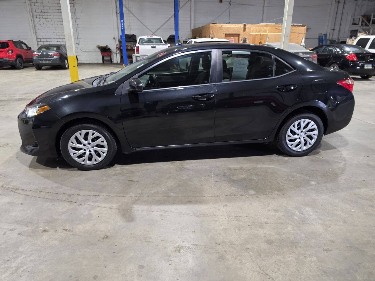 Used 2019 Toyota Corolla LE FWD image 3