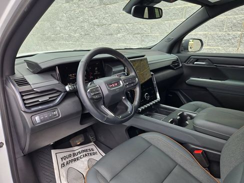 Used 2025 GMC Acadia AT4 w/ Luxury Package AWD/4WD image 13