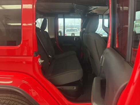 Certified 2025 Jeep Wrangler Unlimited Sahara image 25