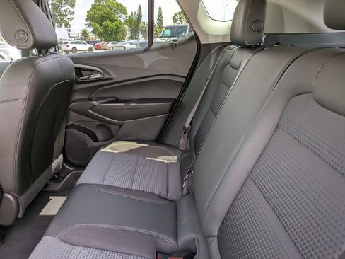 Used 2025 Chevrolet Trax LT w/ LT Convenience Package FWD image 19