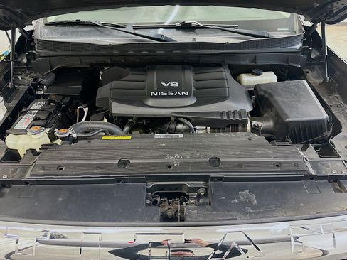 Used 2018 Nissan Titan SV w/ SV Convenience Package AWD/4WD image 34