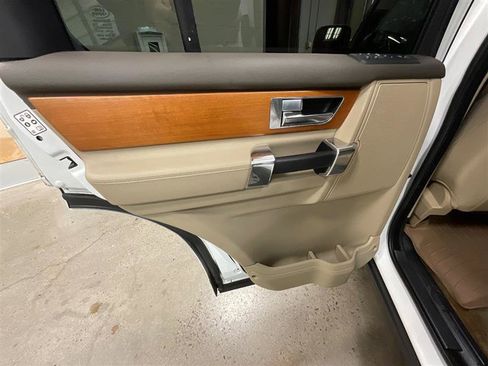 Used 2011 Land Rover LR4 HSE LUX image 12