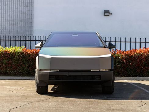 Used 2024 Tesla Cybertruck AWD Crew Cab image 2