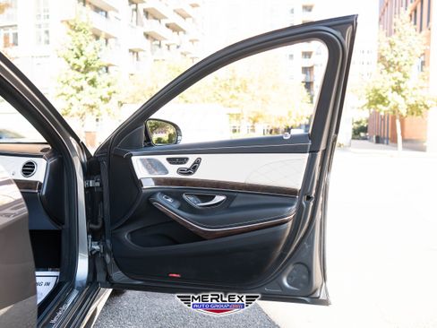 Used 2018 Mercedes-Benz S 560 4MATIC Sedan image 44