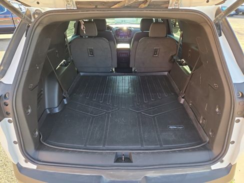 Used 2023 Chevrolet Traverse LT image 12