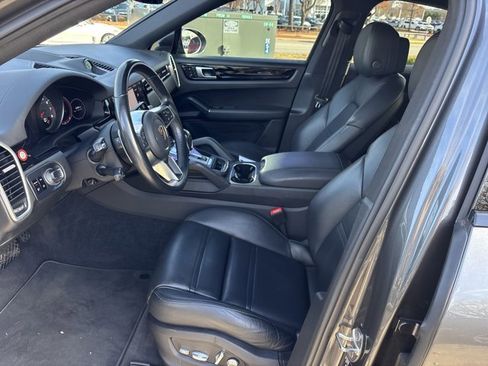 Used 2021 Porsche Cayenne Base image 14