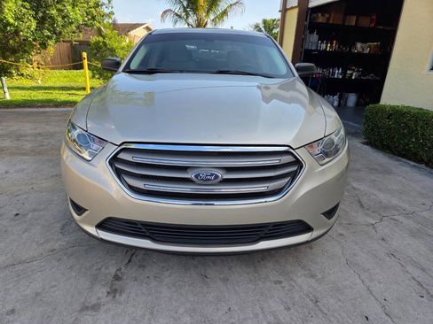 Used 2018 Ford Taurus SE FWD image 3