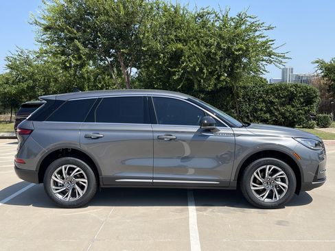 New 2025 Lincoln Corsair FWD image 10