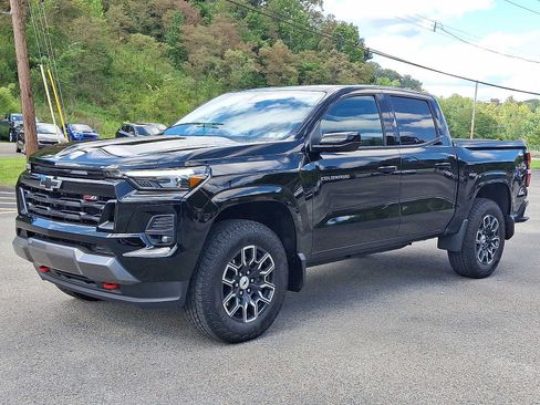 Used 2024 Chevrolet Colorado Z71 w/ Z71 Convenience Package 2 AWD/4WD image 3
