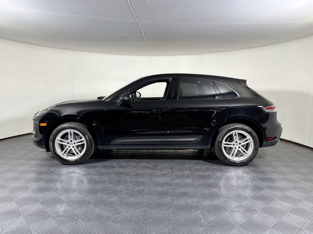 Certified 2023 Porsche Macan AWD/4WD image 2